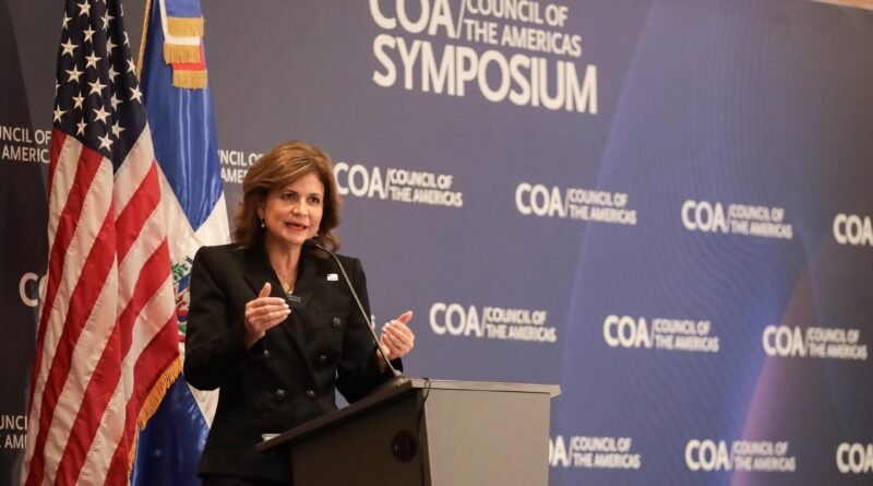 Raquel Peña en simposio del COA: “República Dominicana ha recorrido un camino extraordinario de transformación"