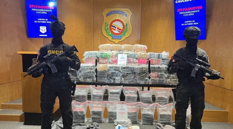 OCUPAN 371 PAQUETES DE PRESUNTA COCAÍNA EN SPM Y CAUCEDO