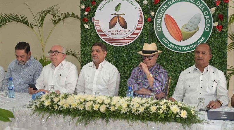 Ministro de Agricultura, exhorta población a consumir más plátanos ante sobreproducción del alimento